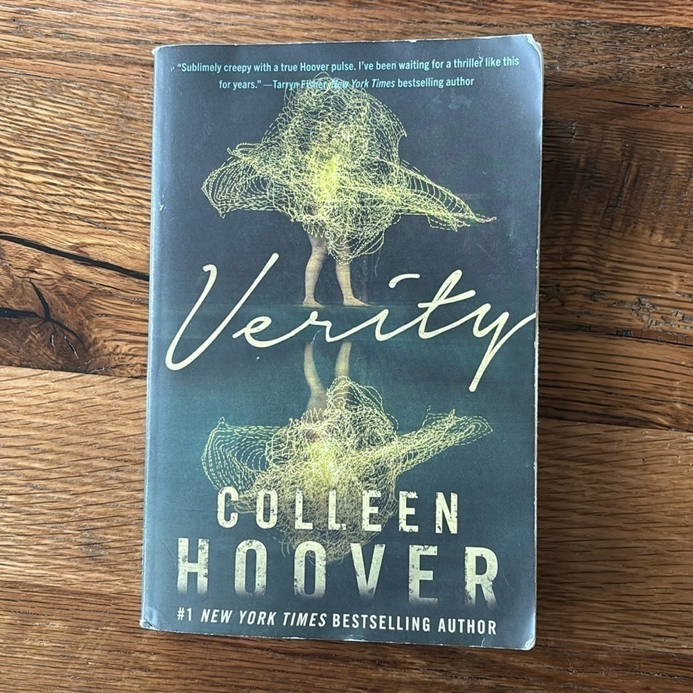 Verity by Colleen Hoover paperback